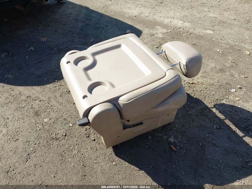 2000 Toyota Sienna Le/Xle VIN: 4T3ZF13C0YU29229 Lot: 43585191