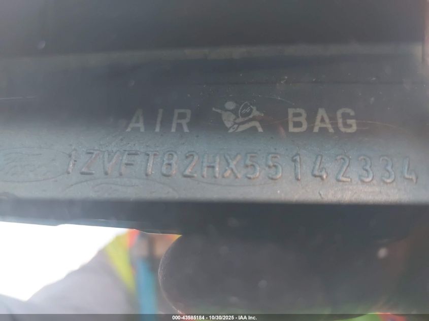 2005 Ford Mustang Gt Deluxe/Gt Premium VIN: 1ZVFT82HX55142334 Lot: 43585184