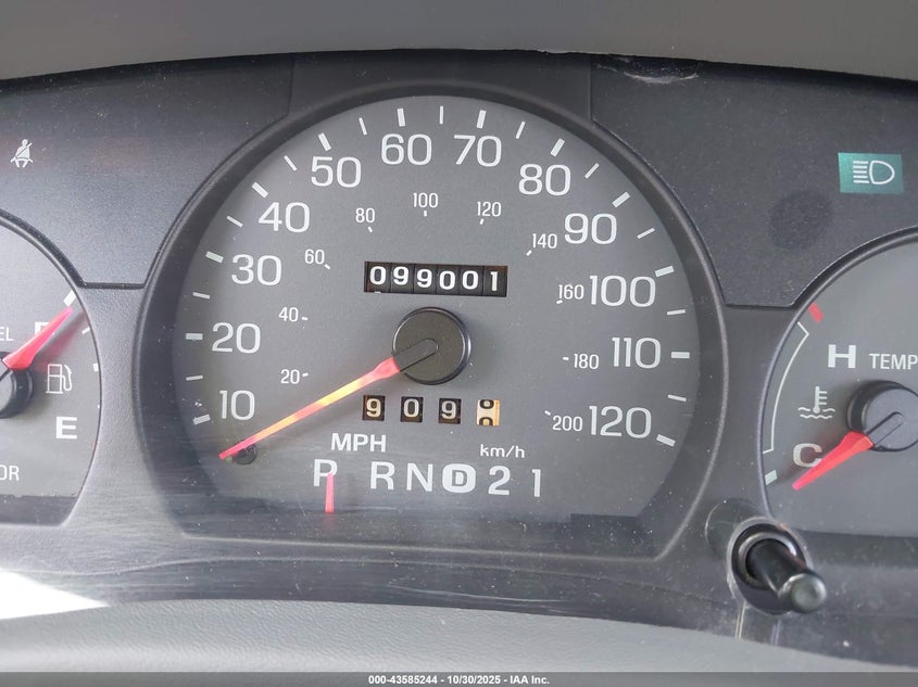 2004 Mercury Grand Marquis Gs VIN: 2MEFM74WX4X621886 Lot: 43585244