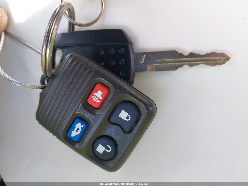 2004 Mercury Grand Marquis Gs VIN: 2MEFM74WX4X621886 Lot: 43585244