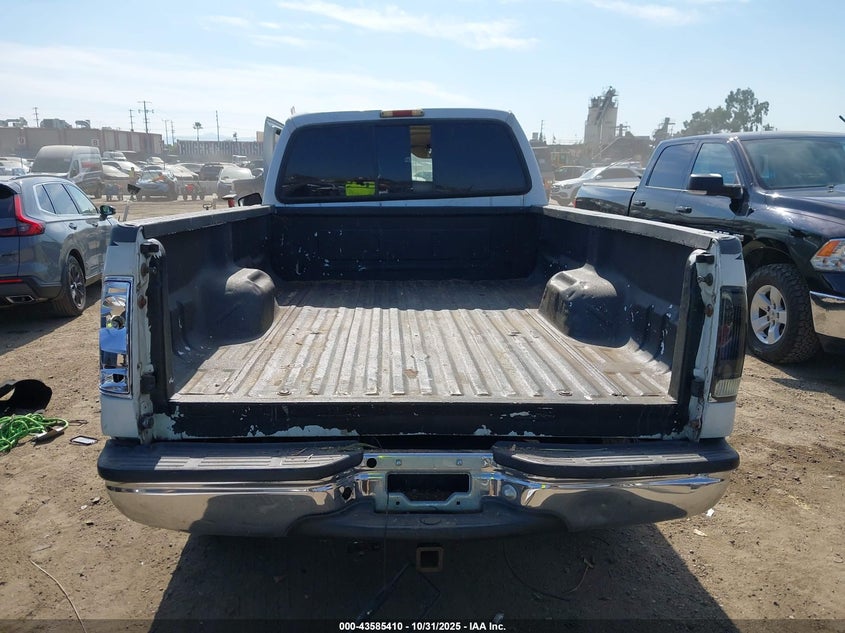 2000 Ford F-350 Lariat/Xl/Xlt VIN: 1FTSW30S2YEA50567 Lot: 43585410