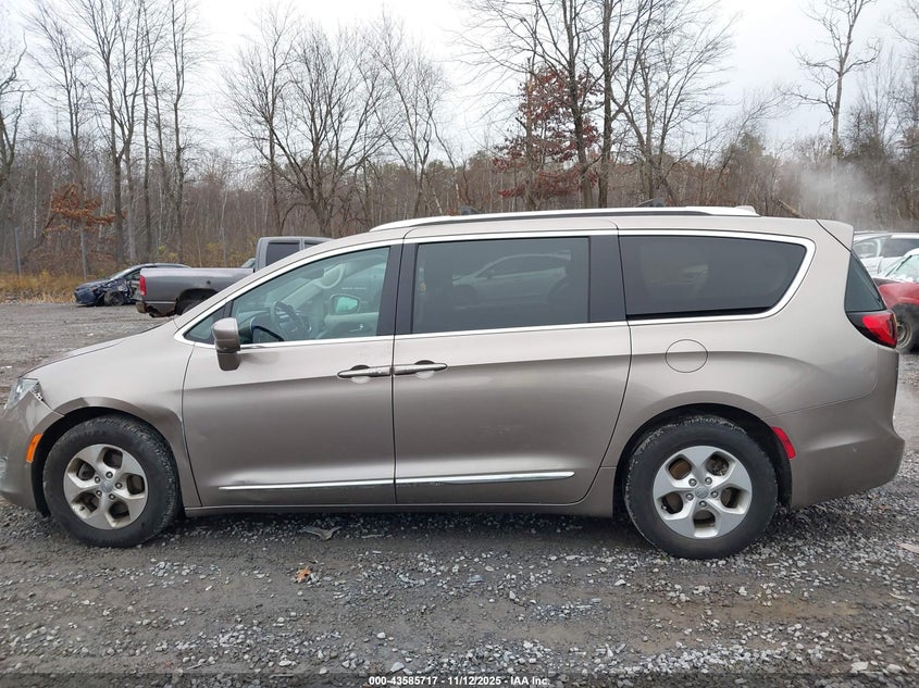 2017 Chrysler Pacifica Touring-L Plus VIN: 2C4RC1EG1HR572612 Lot: 43585717