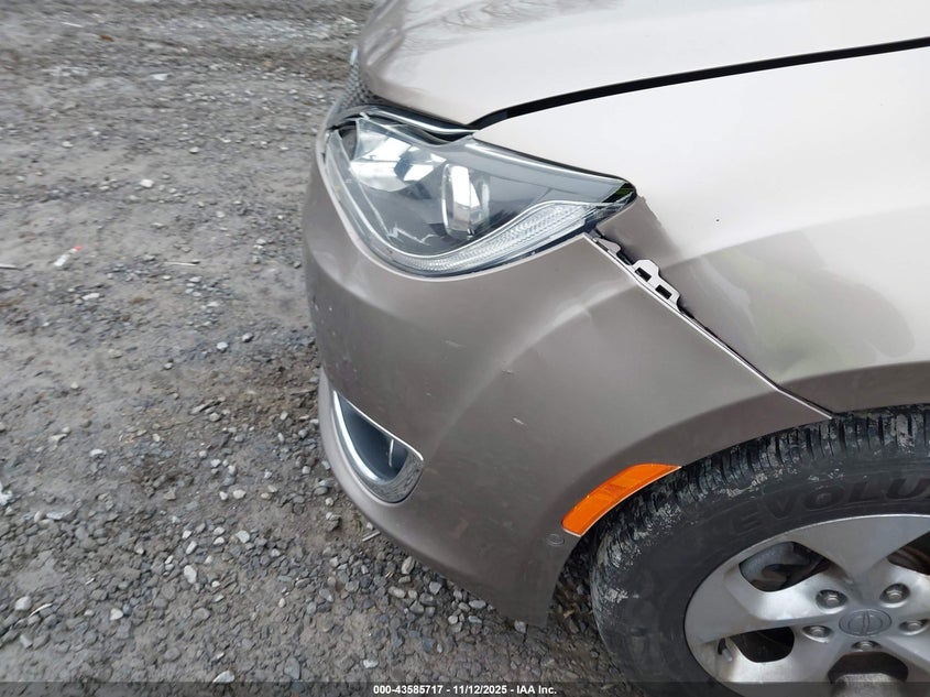 2017 Chrysler Pacifica Touring-L Plus VIN: 2C4RC1EG1HR572612 Lot: 43585717