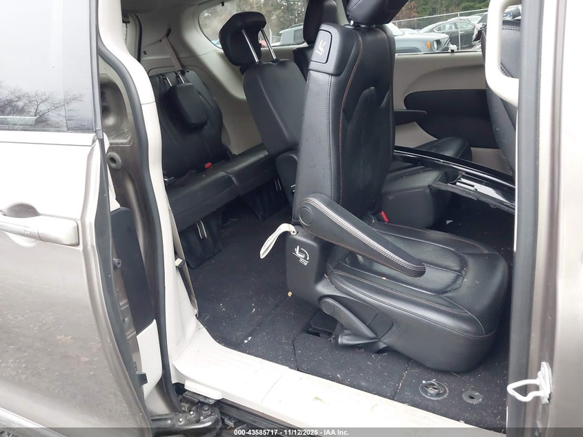 2017 Chrysler Pacifica Touring-L Plus VIN: 2C4RC1EG1HR572612 Lot: 43585717