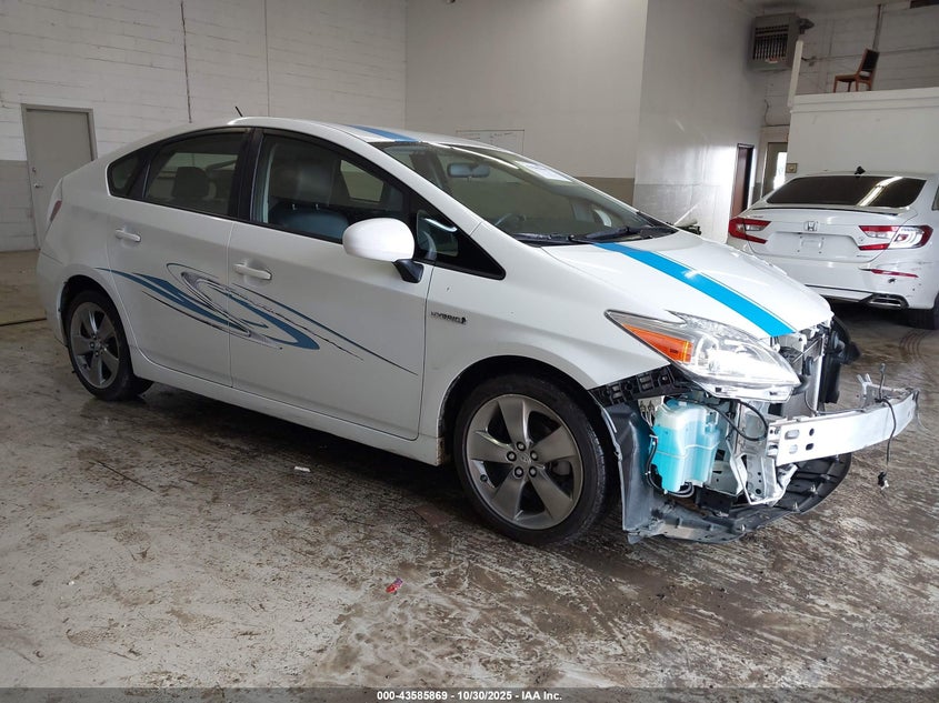 TOYOTA PRIUS THREE SE