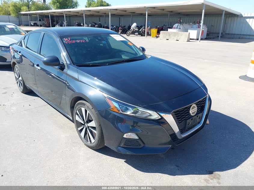NISSAN ALTIMA SV FWD