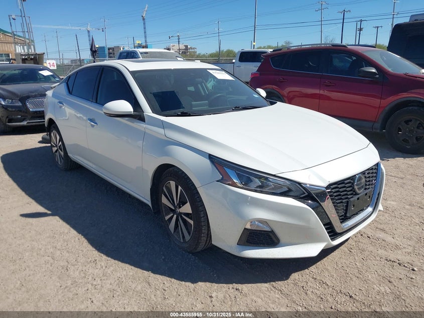 NISSAN ALTIMA SV FWD