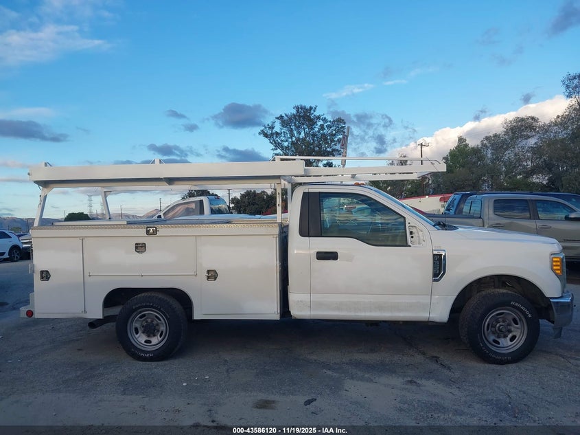 2017 Ford F-350 Chassis Xl VIN: 1FDBF3E61HEB53745 Lot: 43586120