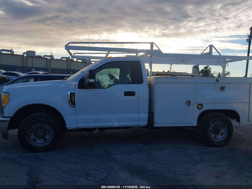 2017 Ford F-350 Chassis Xl VIN: 1FDBF3E61HEB53745 Lot: 43586120