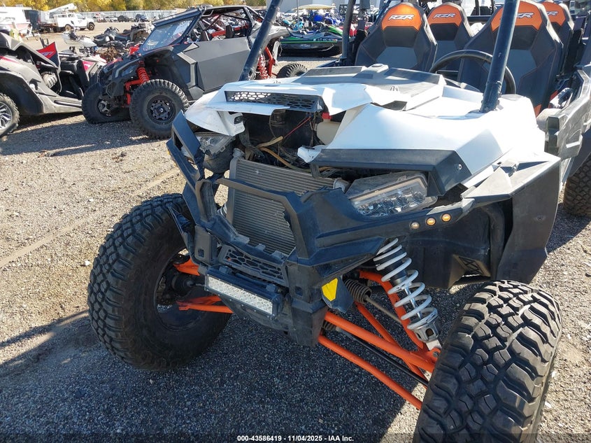 2014 Polaris Rzr 4 1000 Xp VIN: 4XA6T1EA1EF365601 Lot: 43586419