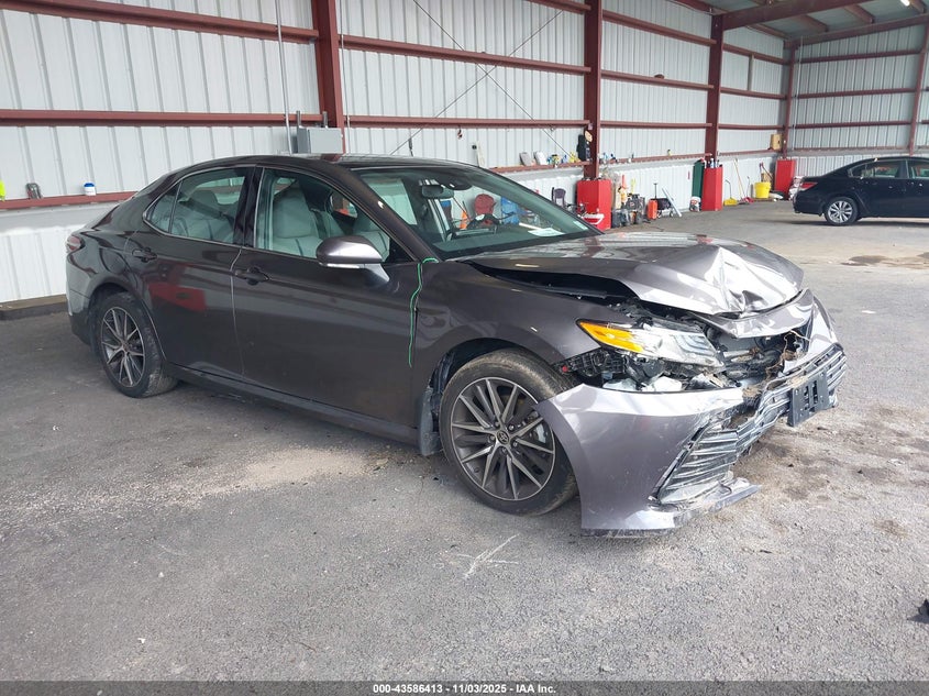 TOYOTA CAMRY XLE AWD