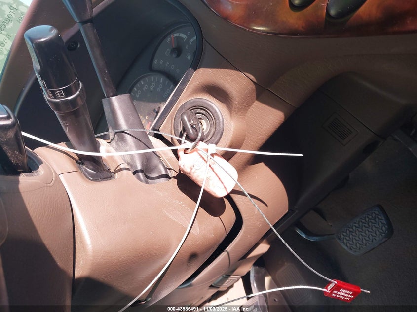 2004 Toyota Sequoia Limited V8 VIN: 5TDZT38A74S223491 Lot: 43586491