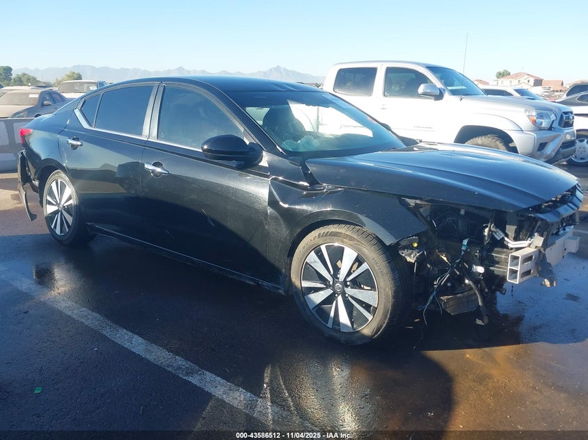 NISSAN ALTIMA SV FWD