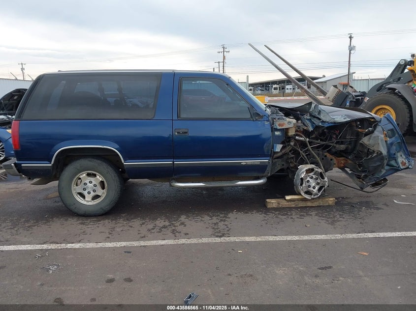 1997 Chevrolet Tahoe VIN: 3GNEK18S0VG143634 Lot: 43586565