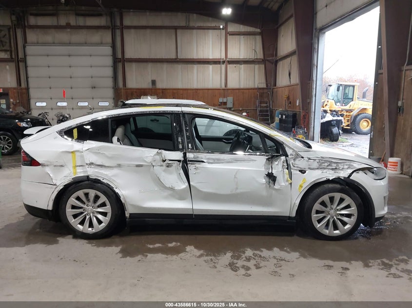 2020 Tesla Model X Long Range Dual Motor All-Wheel Drive/Long Range Plus Dual Motor All-Wheel Drive VIN: 5YJXCDE23LF233190 Lot: 43586615