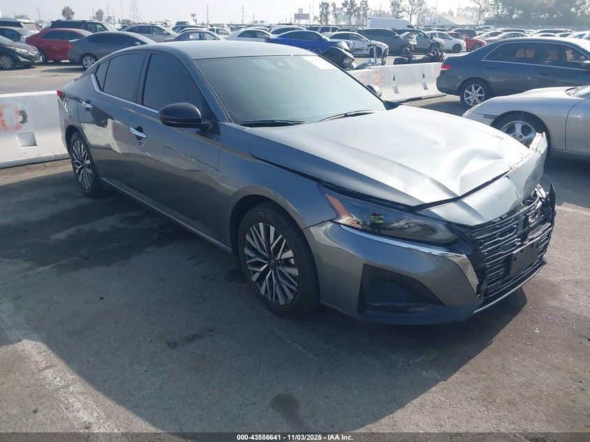 NISSAN ALTIMA SV FWD