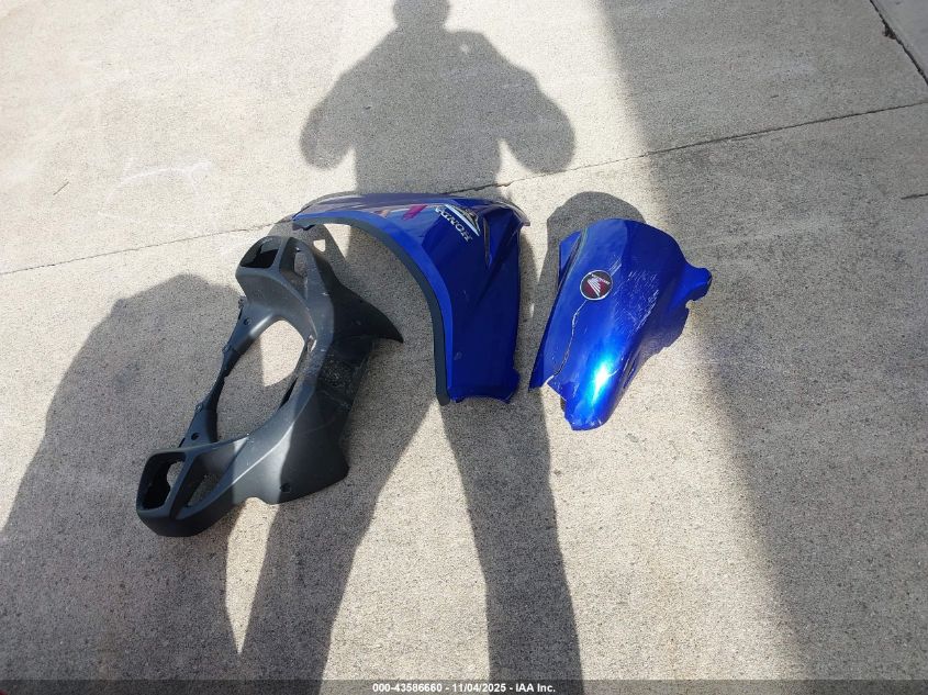 2015 Honda Gl1800 B VIN: JH2SC6842FK200702 Lot: 43586660