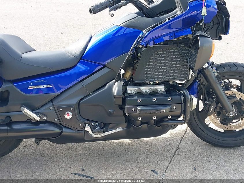 2015 Honda Gl1800 B VIN: JH2SC6842FK200702 Lot: 43586660