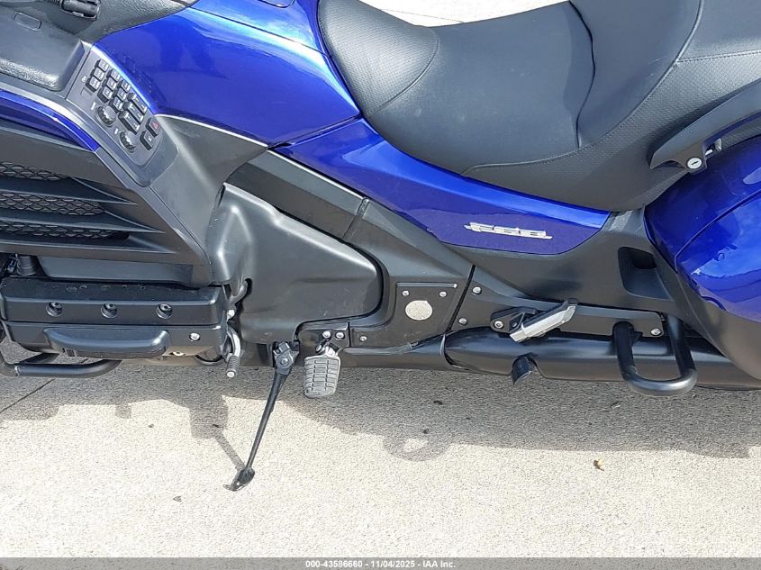 2015 Honda Gl1800 B VIN: JH2SC6842FK200702 Lot: 43586660