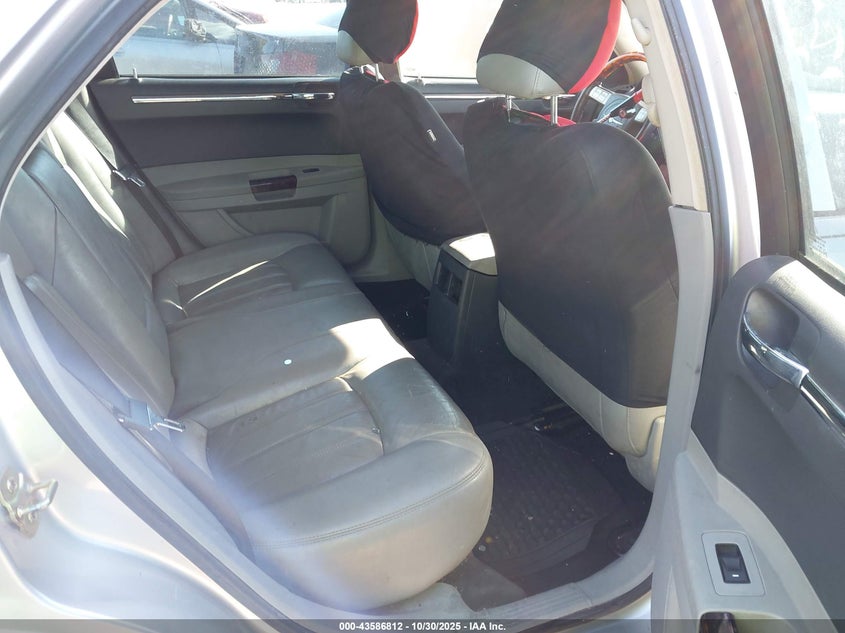 2006 Chrysler 300C VIN: 2C3KA63HX6H121945 Lot: 43586812