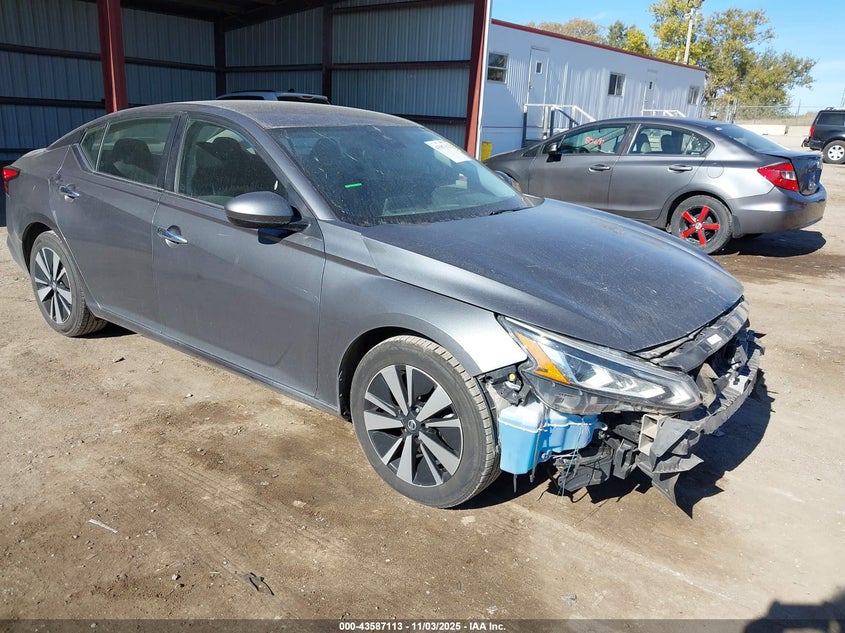 NISSAN ALTIMA SV FWD