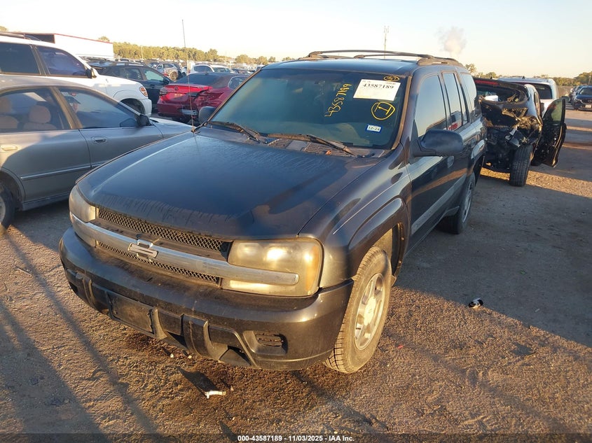 2004 CHEVROLET TRAILBLAZER auction photo 2