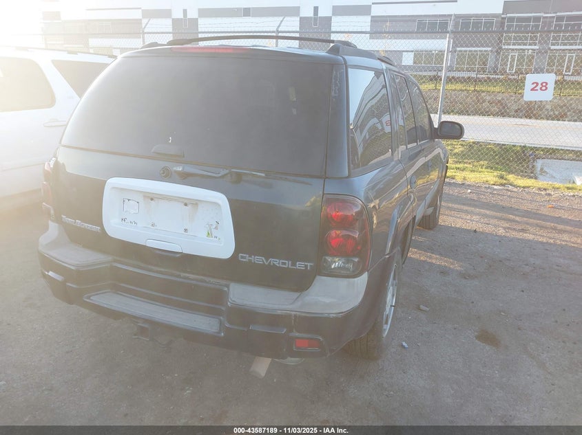 2004 CHEVROLET TRAILBLAZER auction photo 4