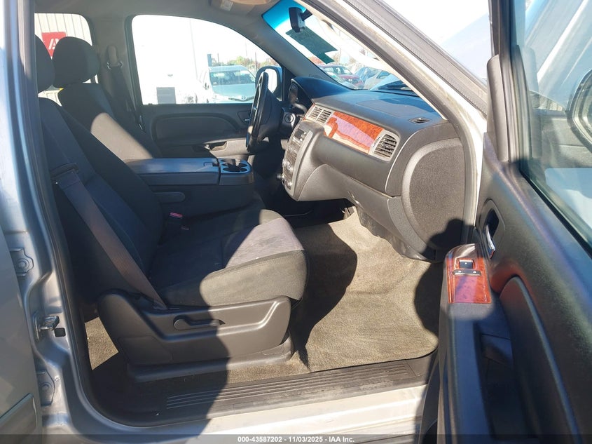 2013 GMC YUKON SLE 1GKS1AE0XDR206193