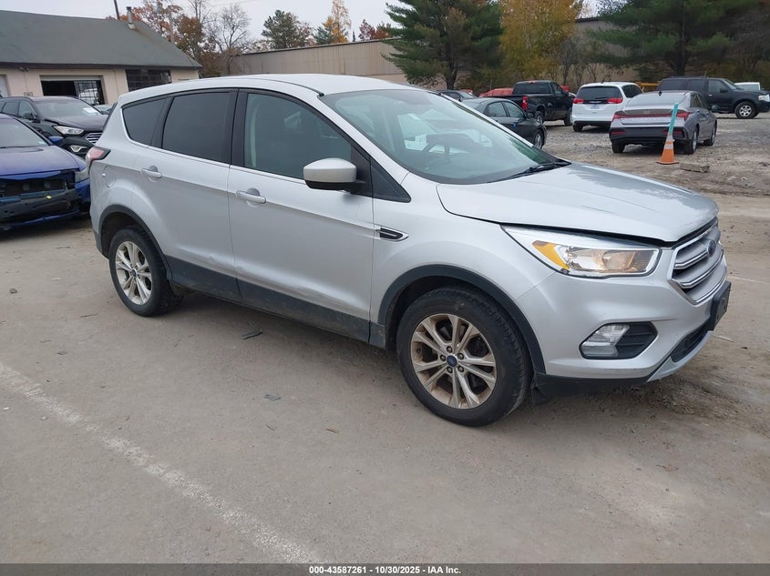 2017 FORD ESCAPE SE - 1FMCU9GD7HUE81606