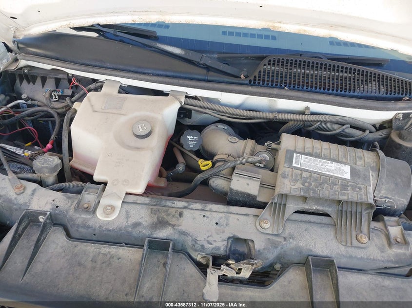 2007 Chevrolet Express Cutaway Work Van VIN: 1GBJG31UX71107942 Lot: 43587312