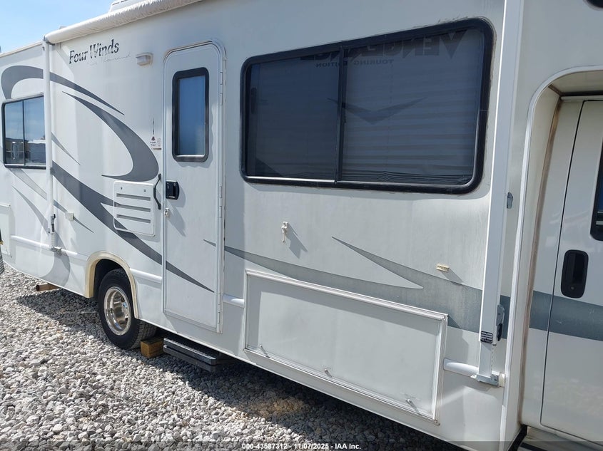 2007 Chevrolet Express Cutaway Work Van VIN: 1GBJG31UX71107942 Lot: 43587312