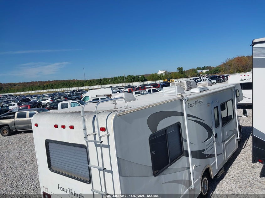 2007 Chevrolet Express Cutaway Work Van VIN: 1GBJG31UX71107942 Lot: 43587312