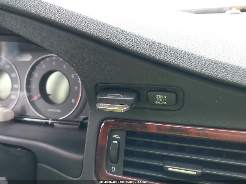 2008 Volvo Xc70 3.2 VIN: YV4BZ982X81039108 Lot: 43587400