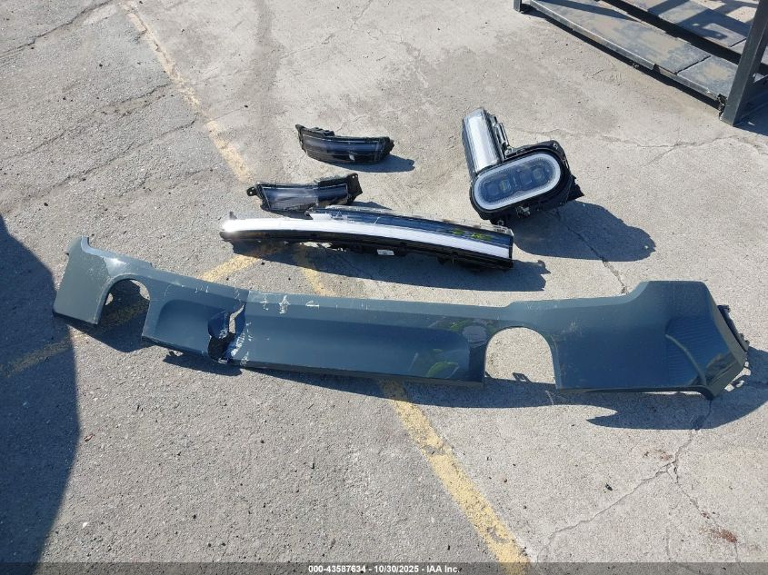 2025 Rivian R1T Ascend Tri Motor Max Pack/Premium Tri Motor Max Pack VIN: 7FCTGCAPXSN042441 Lot: 43587634