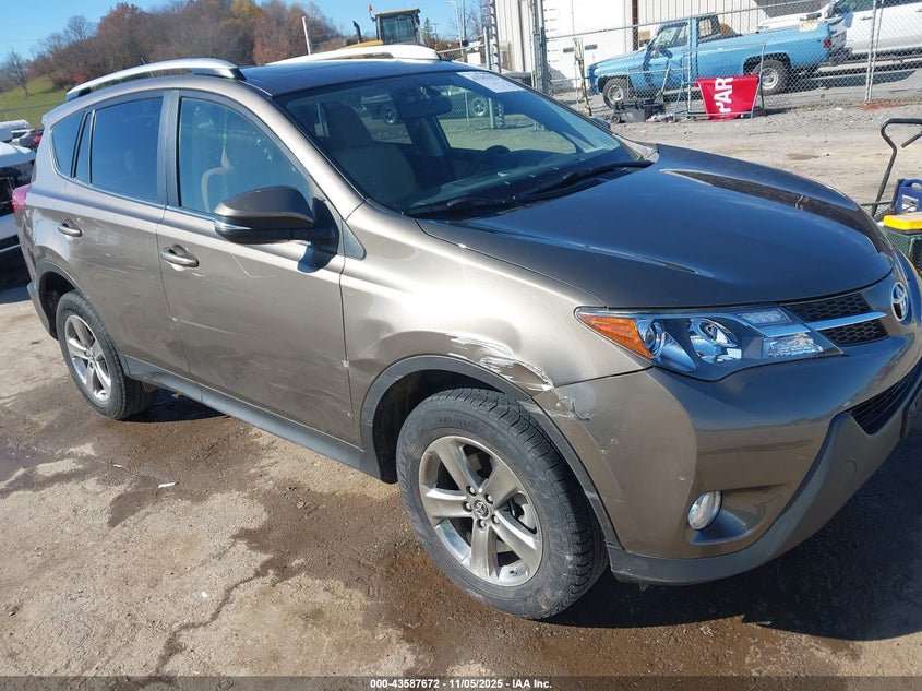 2015 TOYOTA RAV4 XLE - JTMRFREV4FD155862