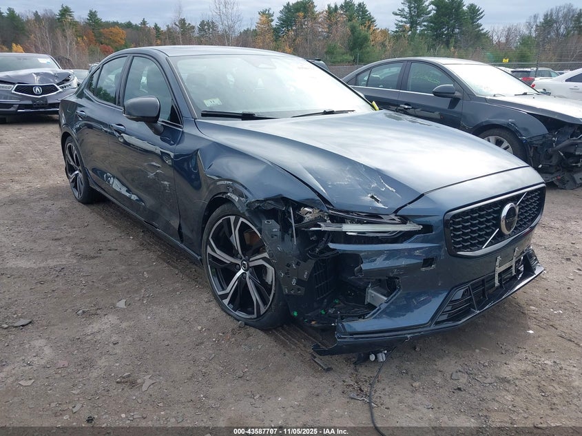 2024 VOLVO S60 B5 ULTIMATE DARK THEME - 7JRL12TM3RG282872