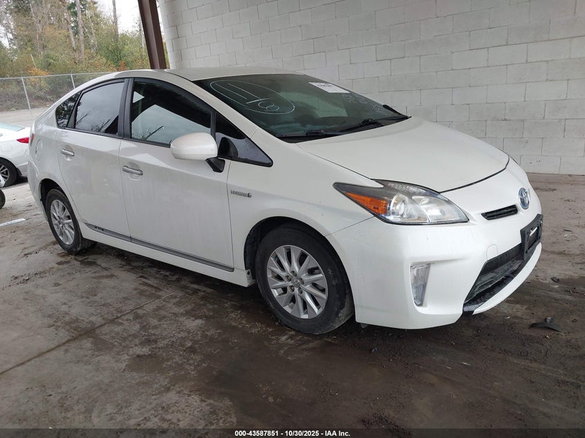 TOYOTA PRIUS PLUG-IN