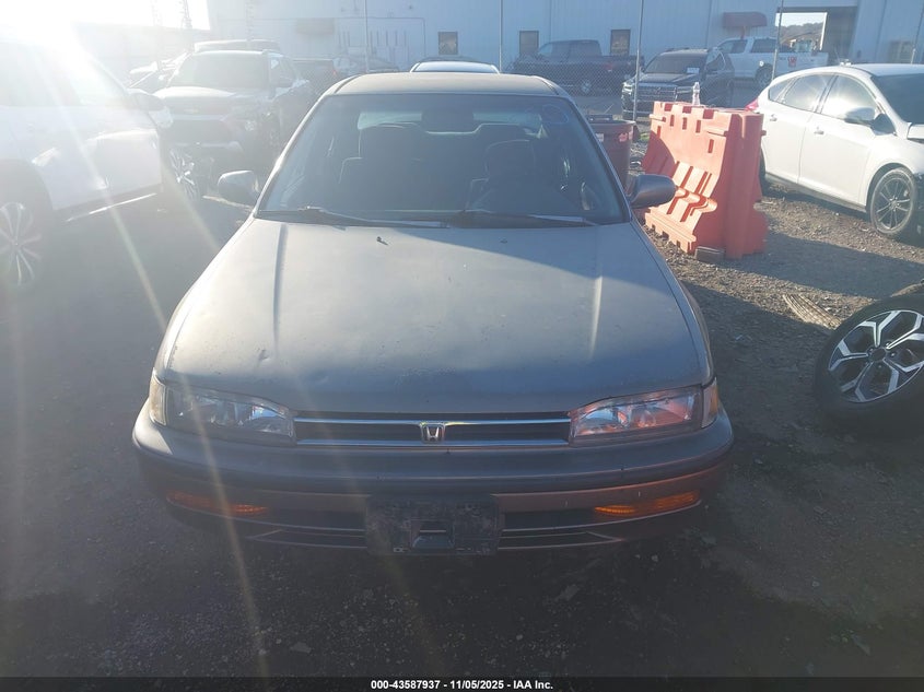 1992 Honda Accord Lx VIN: 1HGCB7658NA187994 Lot: 43587937