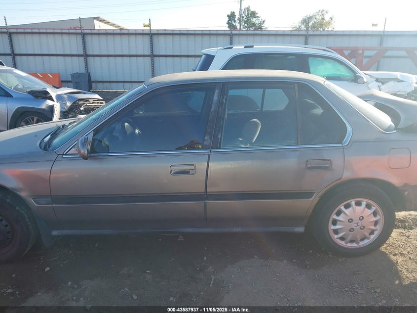 1992 Honda Accord Lx VIN: 1HGCB7658NA187994 Lot: 43587937