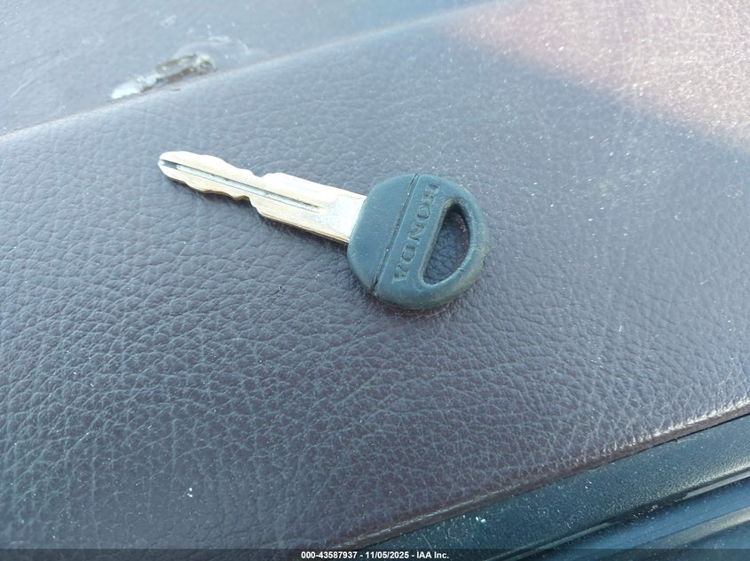 1992 Honda Accord Lx VIN: 1HGCB7658NA187994 Lot: 43587937