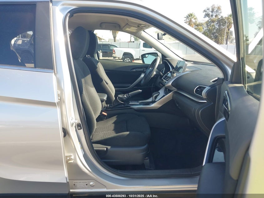 JA4AT4AA3KZ050636 2019 MITSUBISHI ECLIPSE CROSS photo no. 5