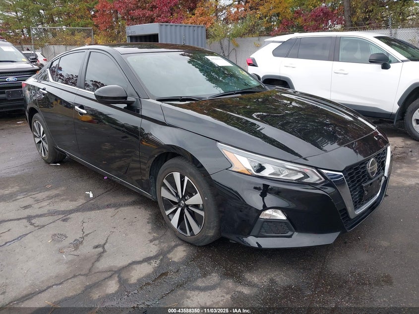 NISSAN ALTIMA SV FWD