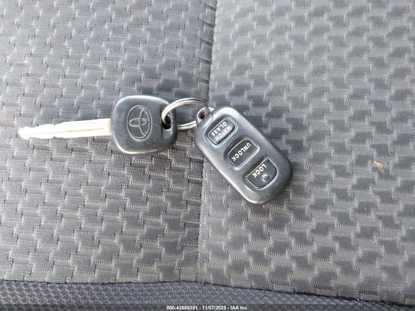 2005 Toyota Matrix VIN: 2T1KR32E15C429685 Lot: 43588351