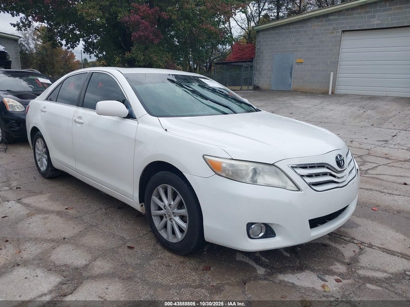 TOYOTA CAMRY XLE