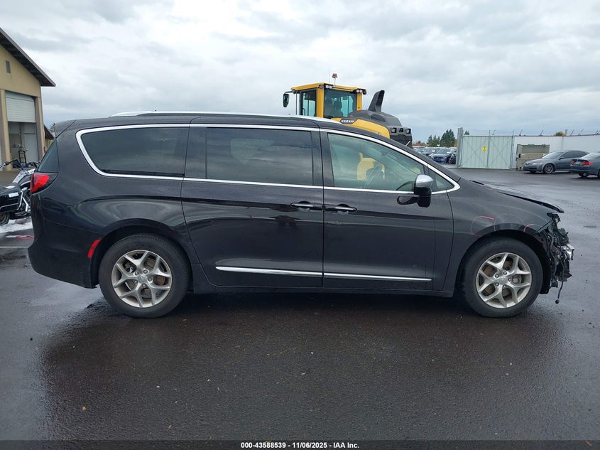 2017 Chrysler Pacifica Limited VIN: 2C4RC1GGXHR729051 Lot: 43588539