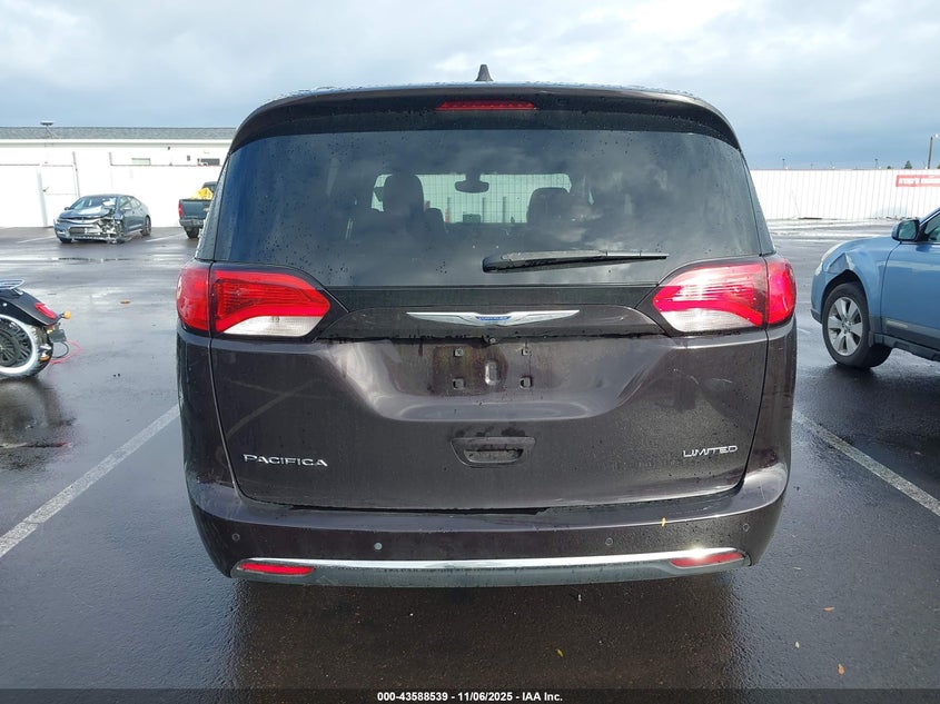 2017 Chrysler Pacifica Limited VIN: 2C4RC1GGXHR729051 Lot: 43588539