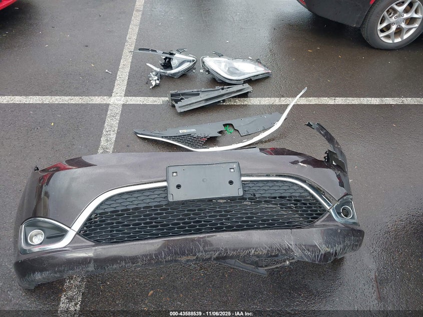 2017 Chrysler Pacifica Limited VIN: 2C4RC1GGXHR729051 Lot: 43588539