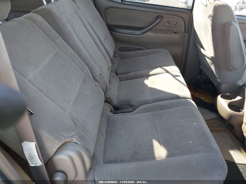 2004 Toyota Sequoia Sr5 V8 VIN: 5TDBT44A24S215294 Lot: 43588642