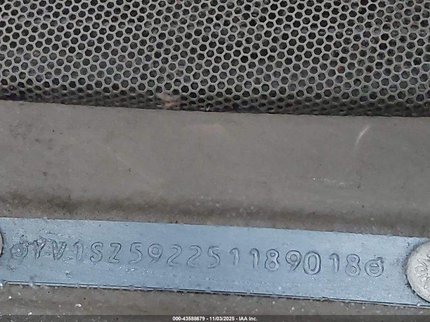 2005 Volvo Xc70 2.5T Awd VIN: YV1SZ592251189018 Lot: 43588679