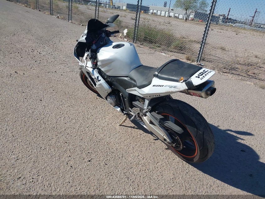 JH2PC37013M007119 2003 HONDA CBR photo no. 3
